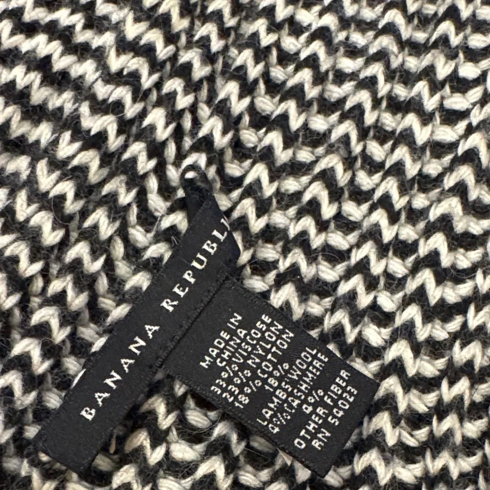 Banana Republic Black and White Knit Scarf